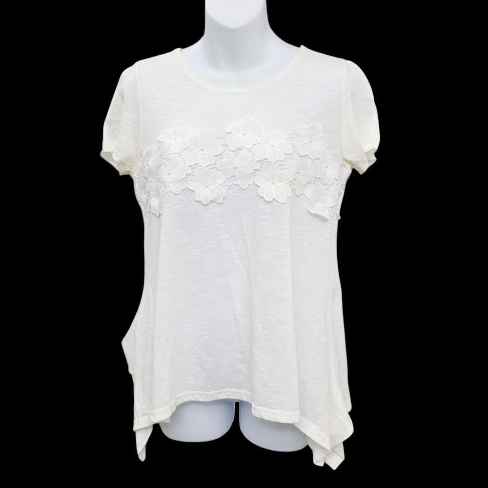 2/$20 Y2K White Flower Top Blouse Made in Korea Size: Small